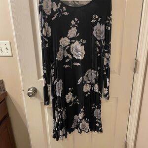 Old Navy Black and White Floral Long Sleeve Dress